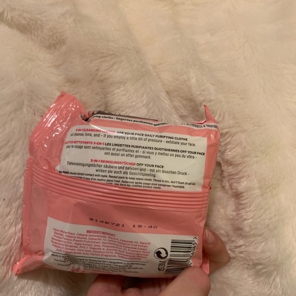 Soap & glory purifying cloths - Picture 2 of 2
